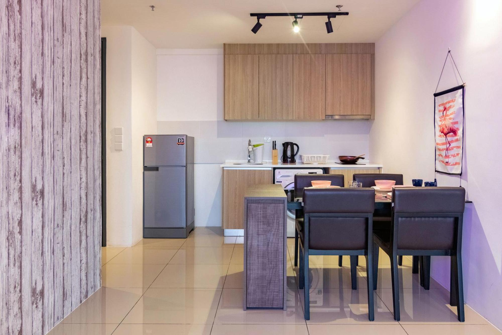 Tropicana 218 Macalister X Airlevate Suites George Town Room photo