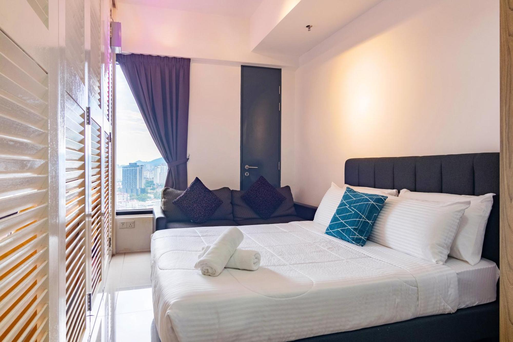 Tropicana 218 Macalister X Airlevate Suites George Town Room photo